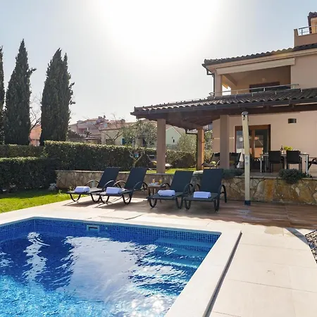 Lovely Istrian Apartment With A Private Swimming Pool And A Charming Garden Banjole Exterior photo