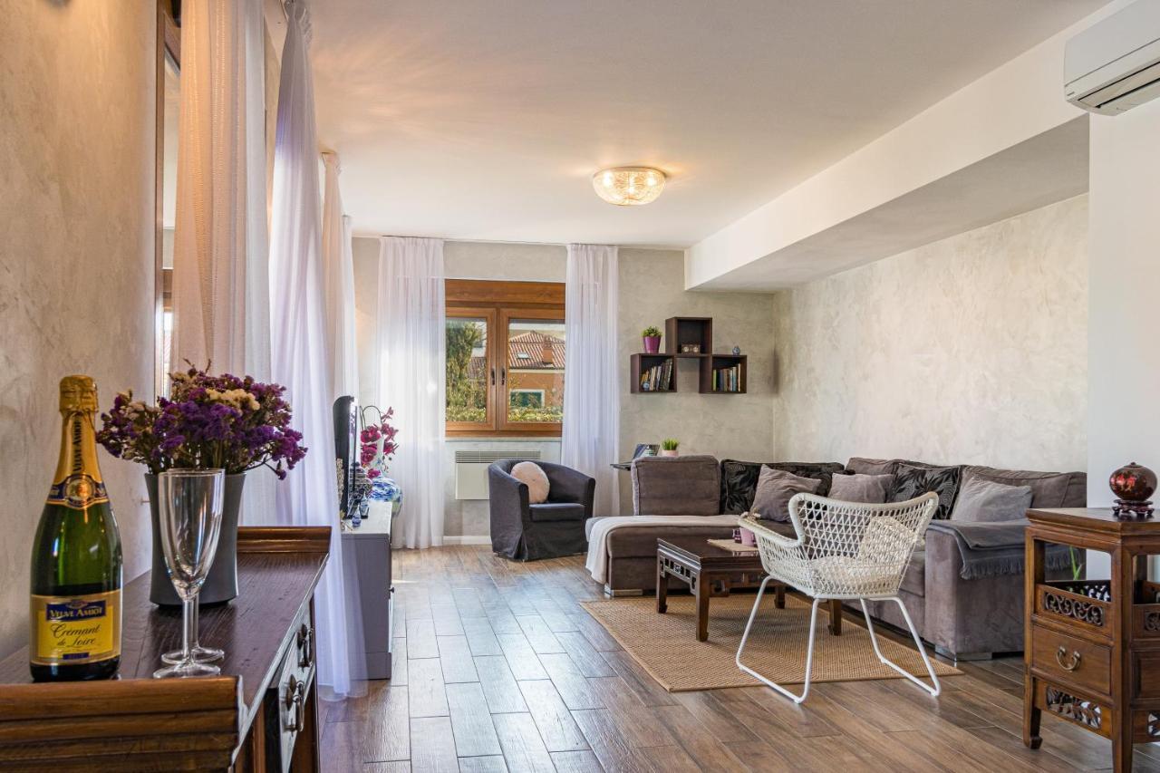 Lovely Istrian With A Private Swimming Pool And A Charming Garden Banjole