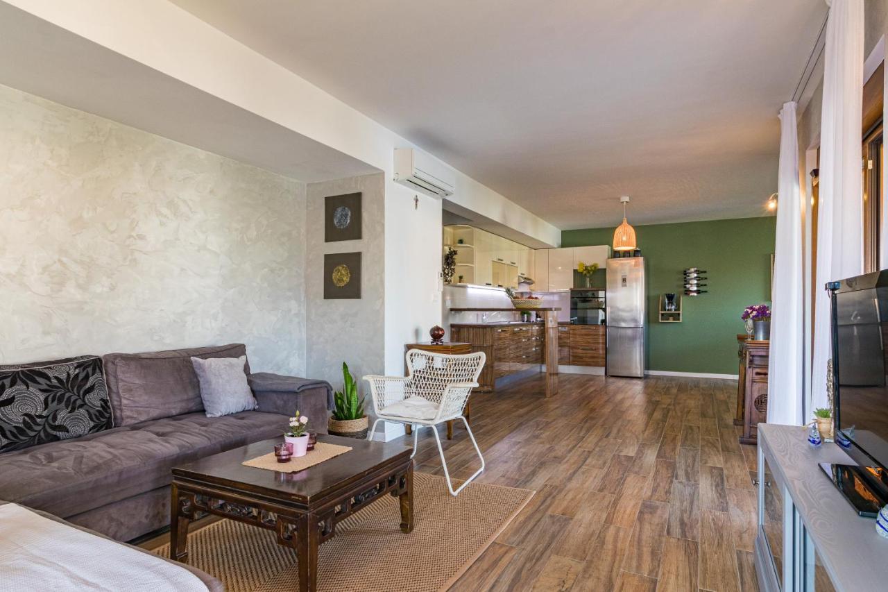 Apartment Lovely Istrian With A Private Swimming Pool And A Charming Garden Banjole