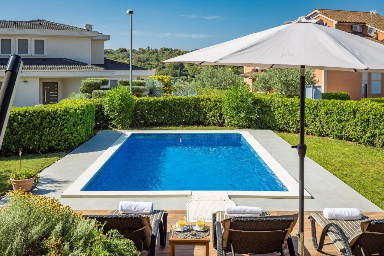 Apartmán Lovely Istrian With A Private Swimming Pool And A Charming Garden